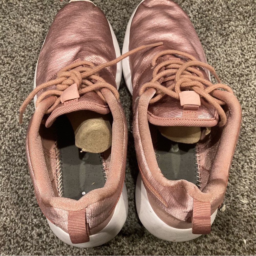 Size 8 Women's Nike Roshe One ORM Sneakers 833928-601 Rust Pink/Rush Pink/White - Picture 5 of 7